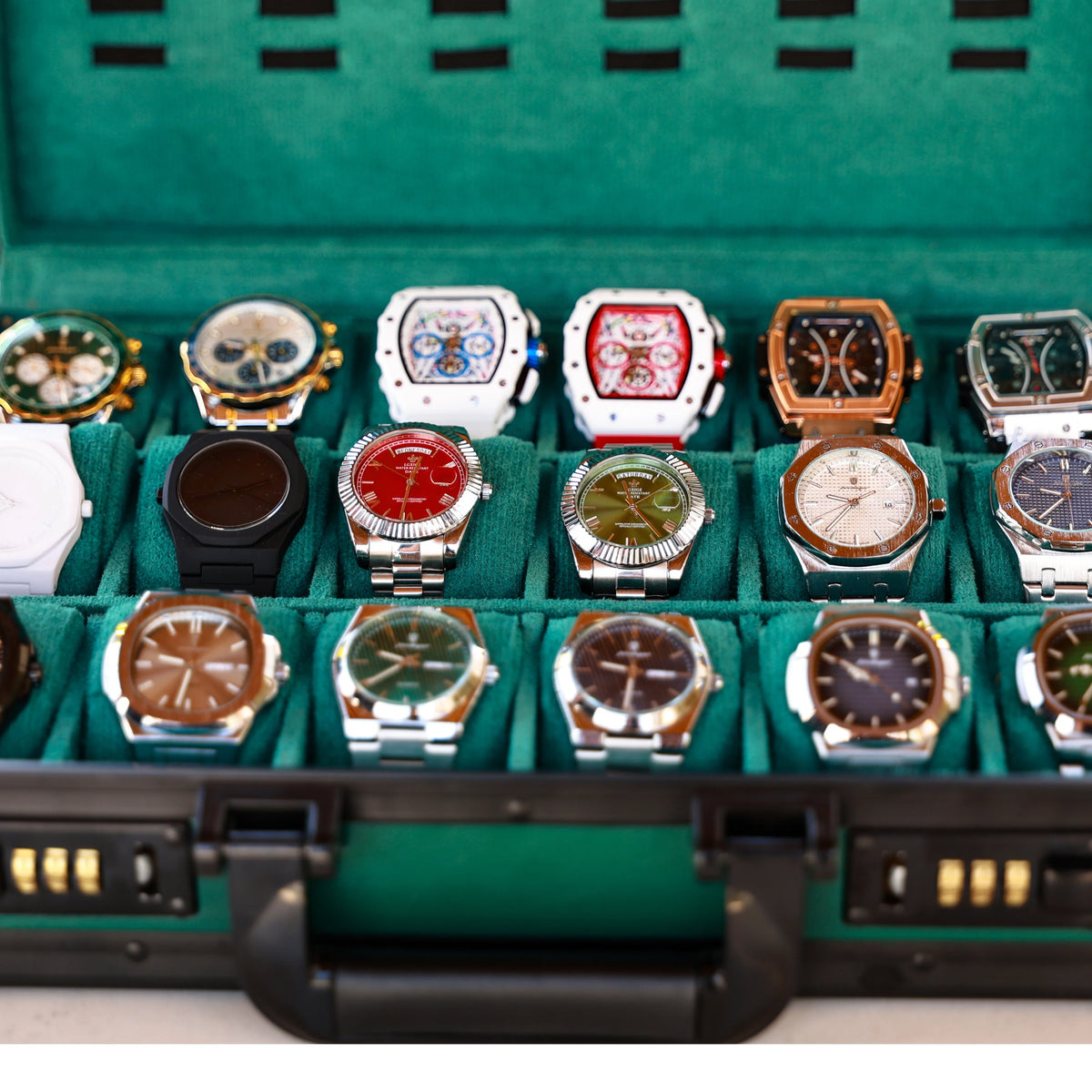 Pelvani Antonio's Handpicked 18 Masterpieces
